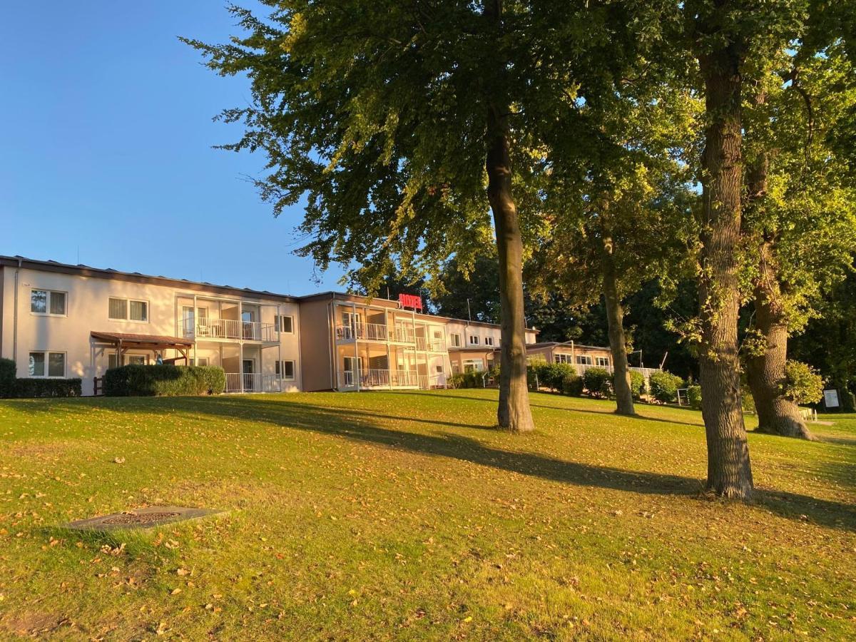 Hotel Am Untersee Bantikow エクステリア 写真