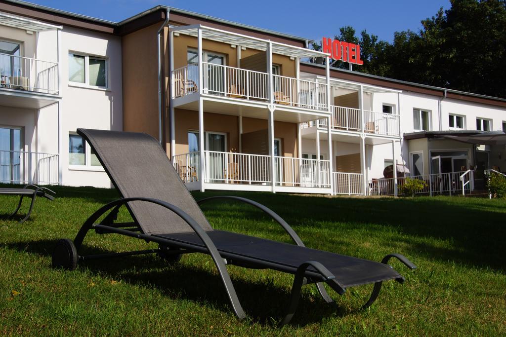 Hotel Am Untersee Bantikow エクステリア 写真