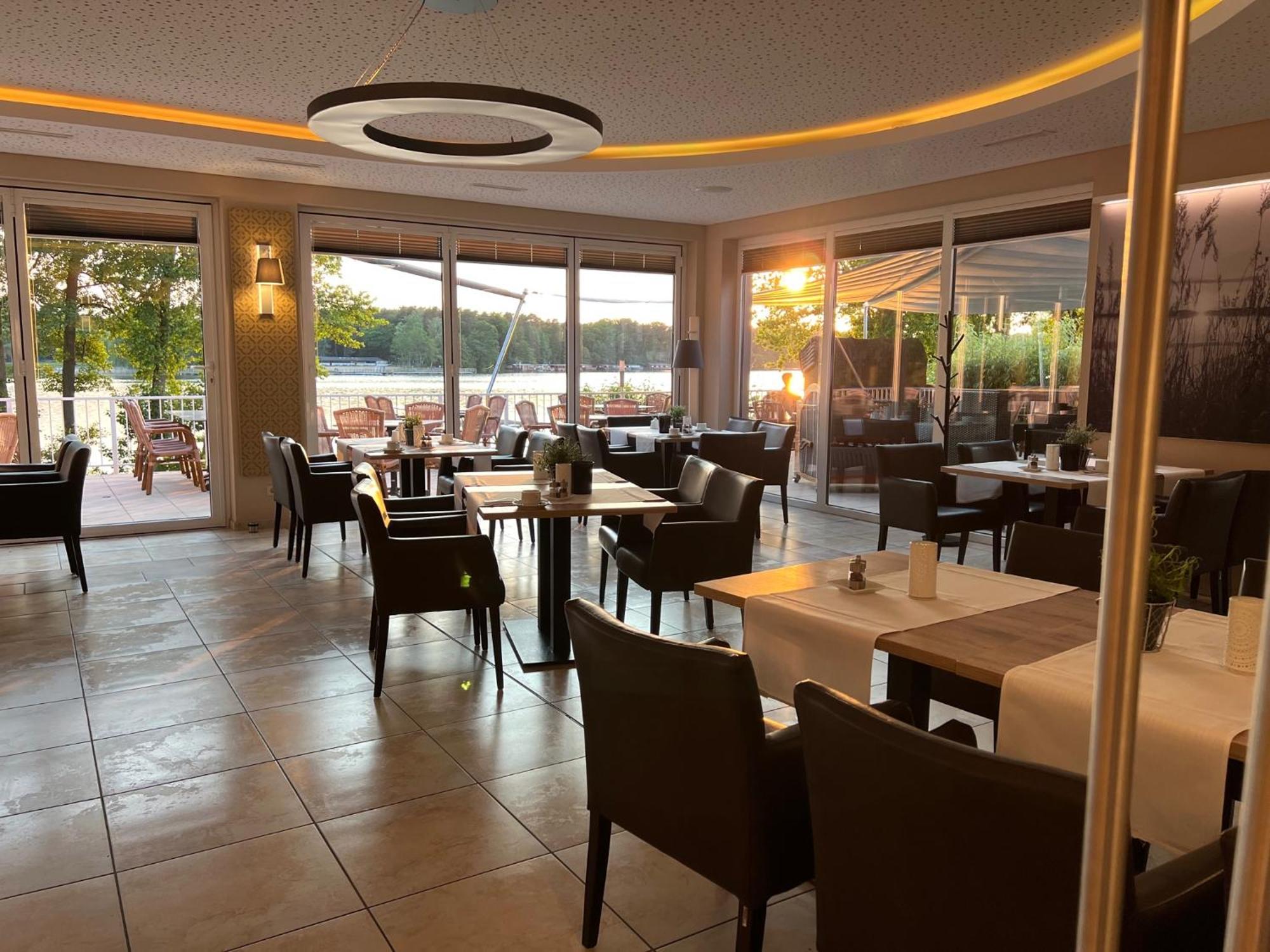Hotel Am Untersee Bantikow エクステリア 写真
